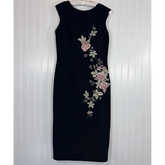 Maggy London Dresses & Skirts - Maggy London Lined Sheath Dress Size 8 Black Elegant Floral Embroidered Wedding